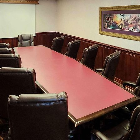 קורבליס Comfort Suites מראה חיצוני תמונה