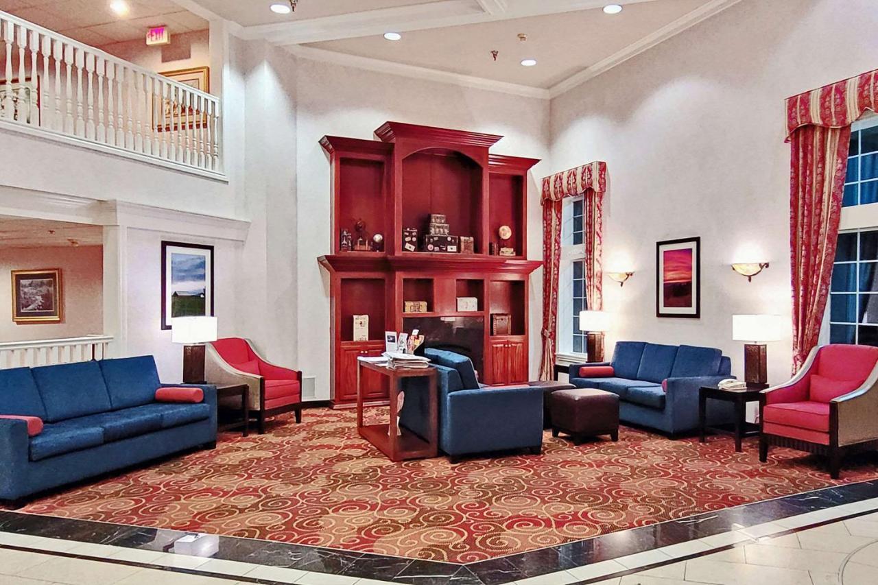 קורבליס Comfort Suites מראה חיצוני תמונה