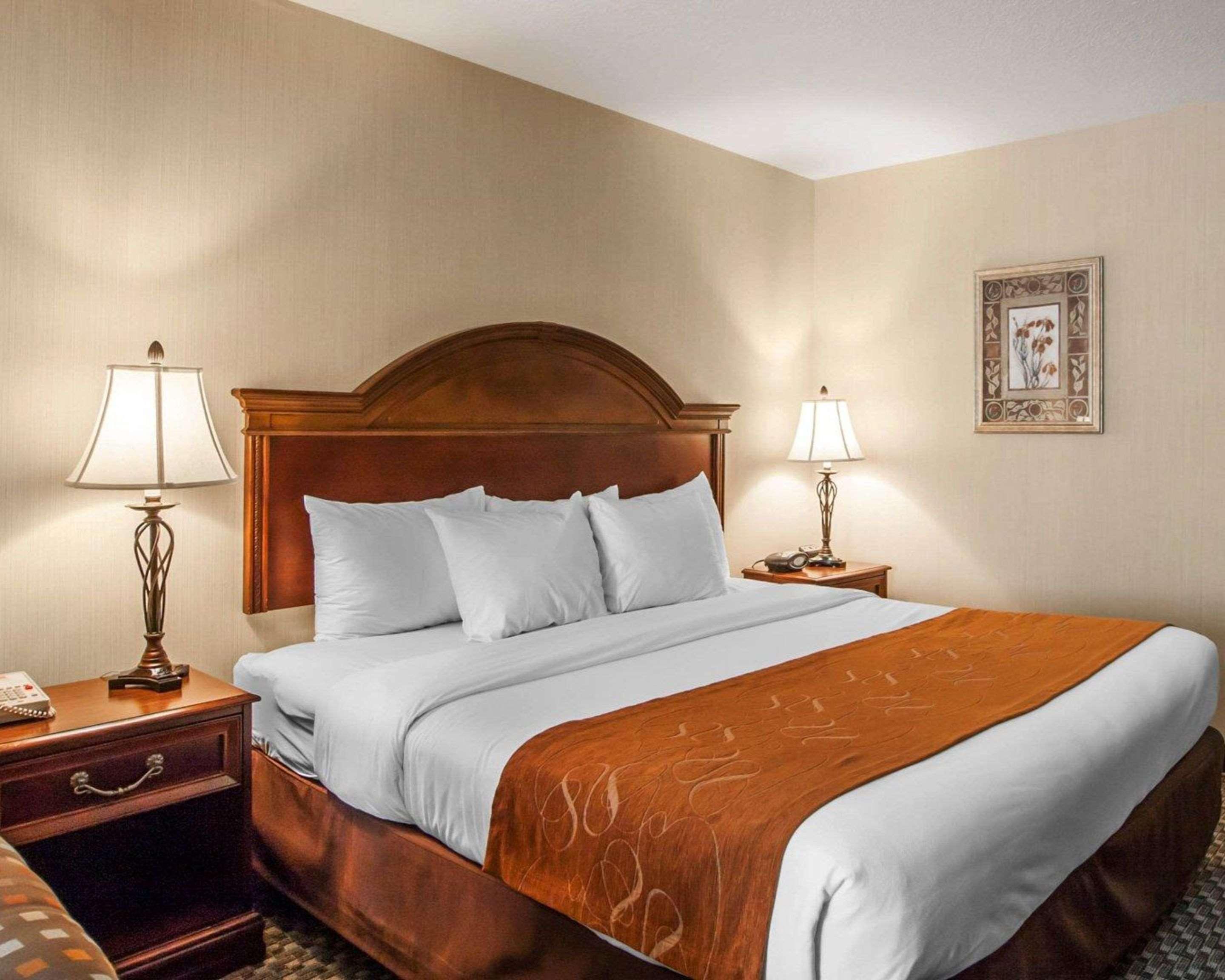 קורבליס Comfort Suites מראה חיצוני תמונה