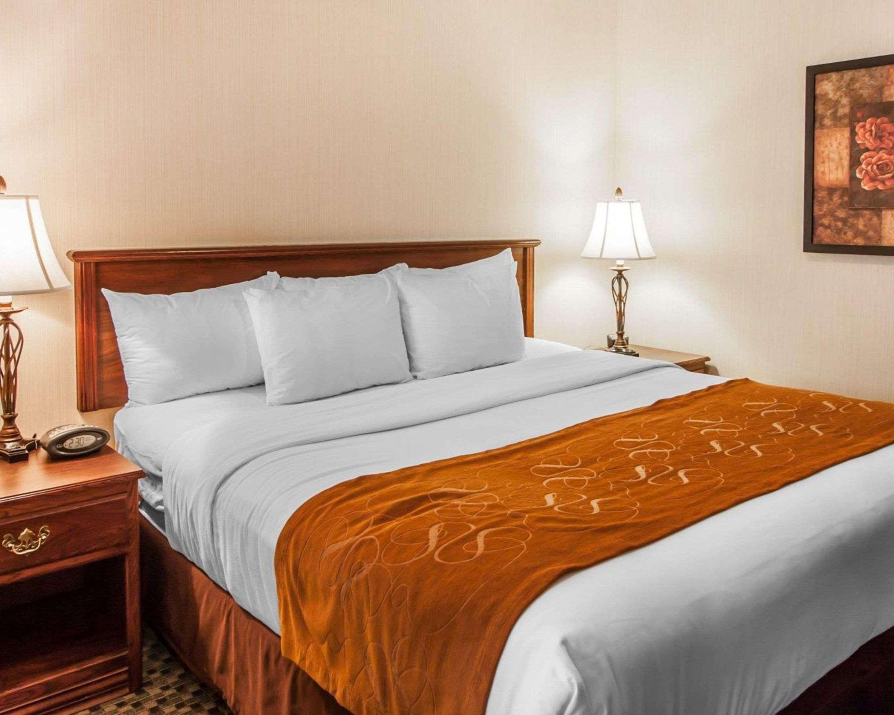 קורבליס Comfort Suites מראה חיצוני תמונה
