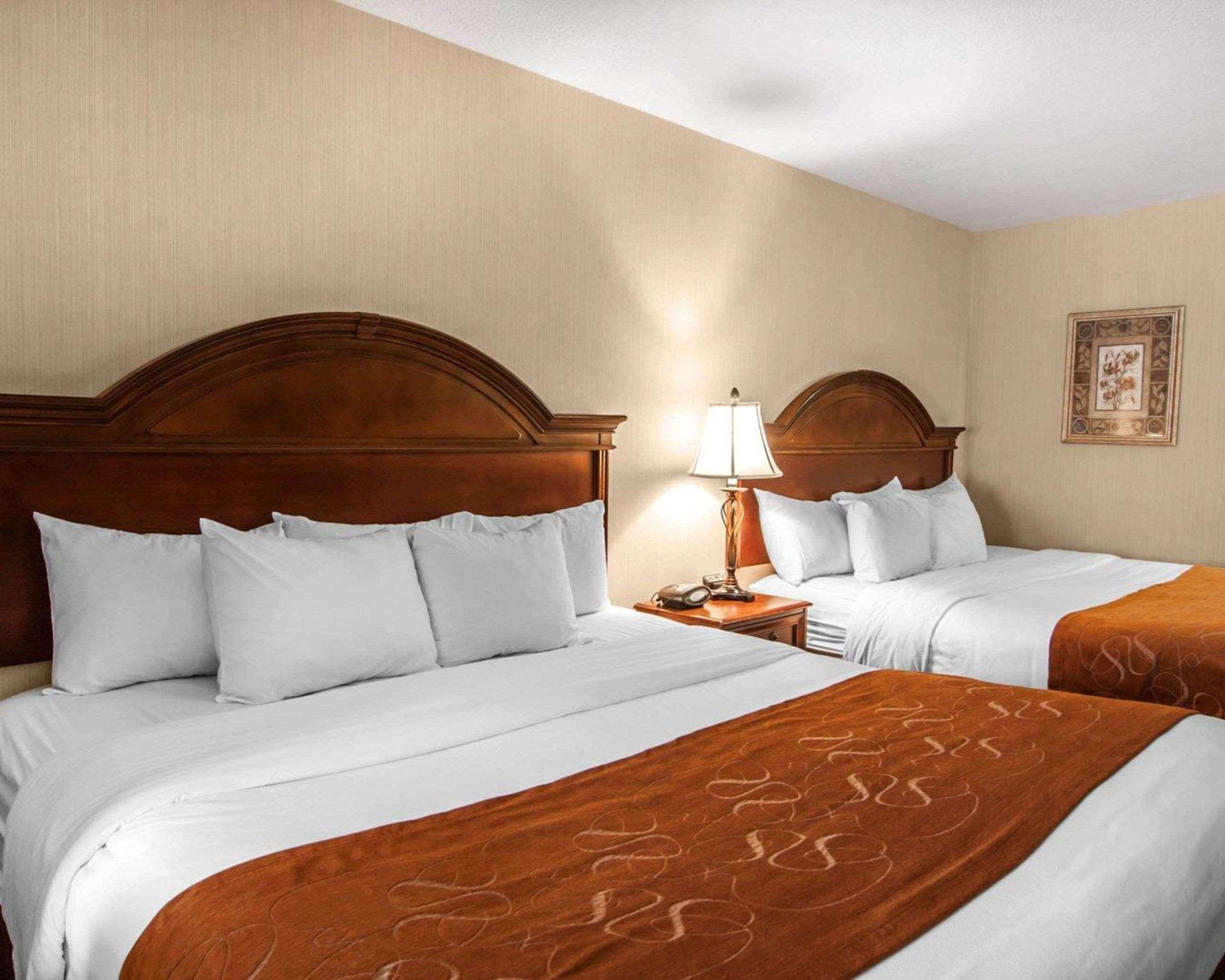 קורבליס Comfort Suites מראה חיצוני תמונה