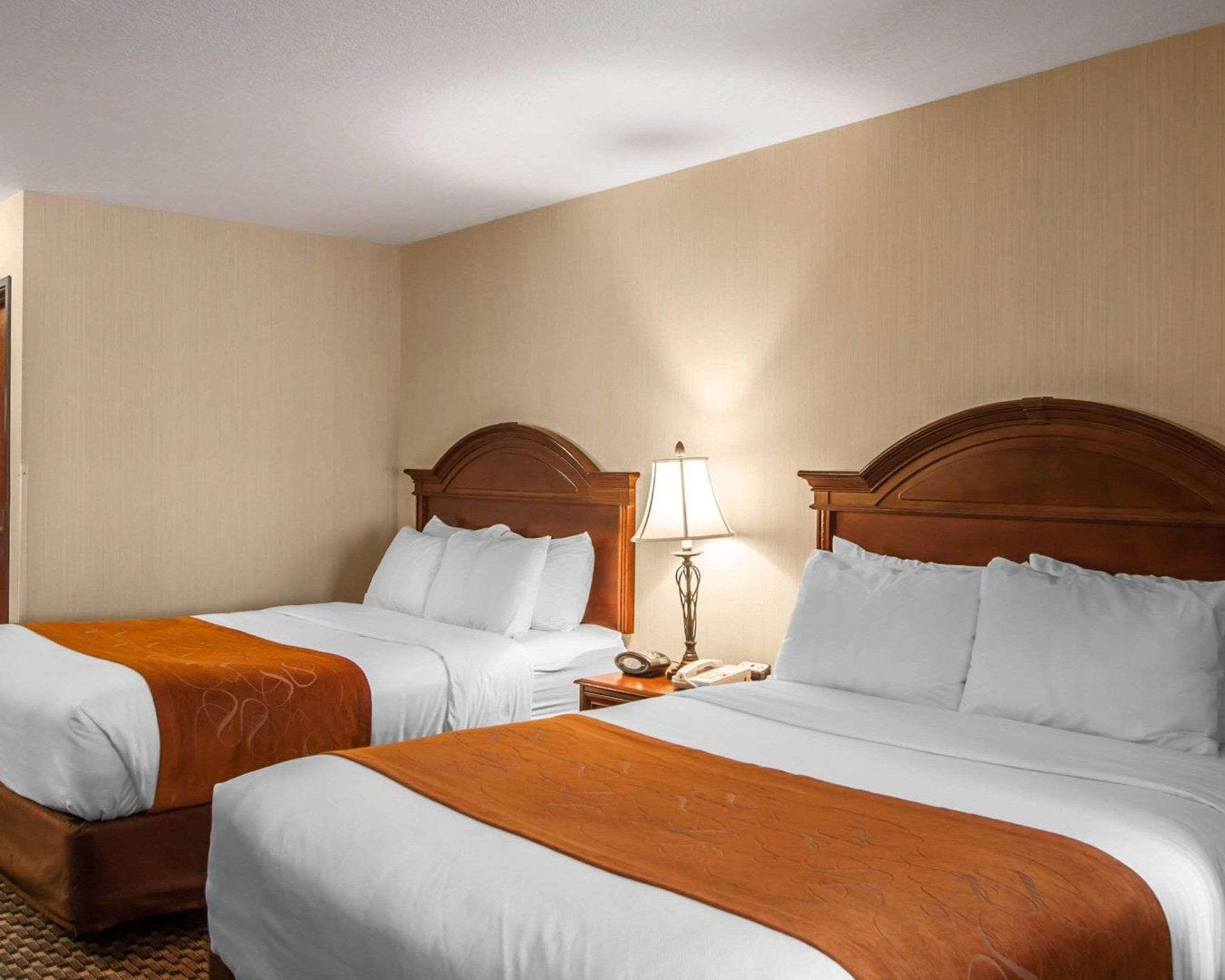 קורבליס Comfort Suites מראה חיצוני תמונה