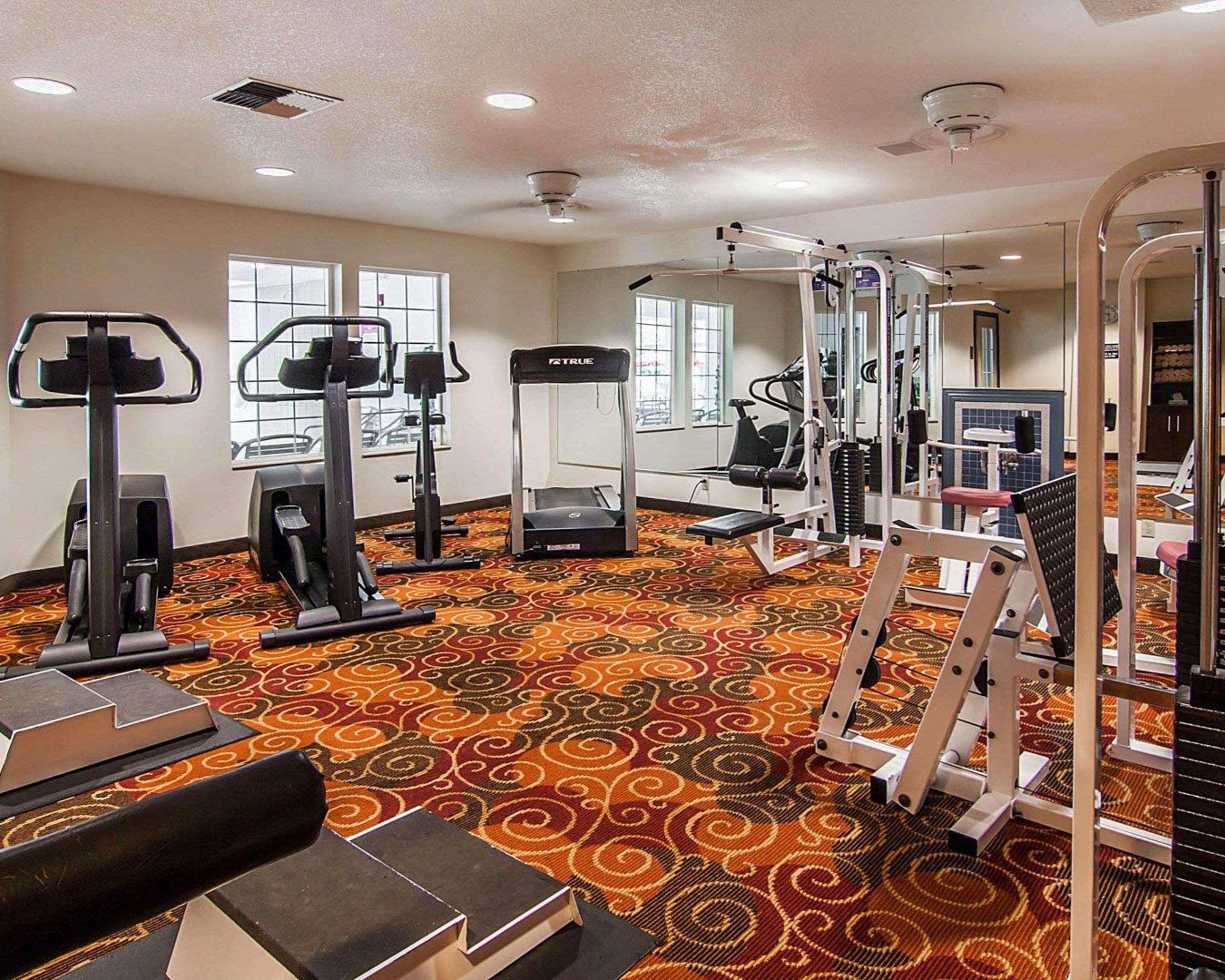 קורבליס Comfort Suites מראה חיצוני תמונה