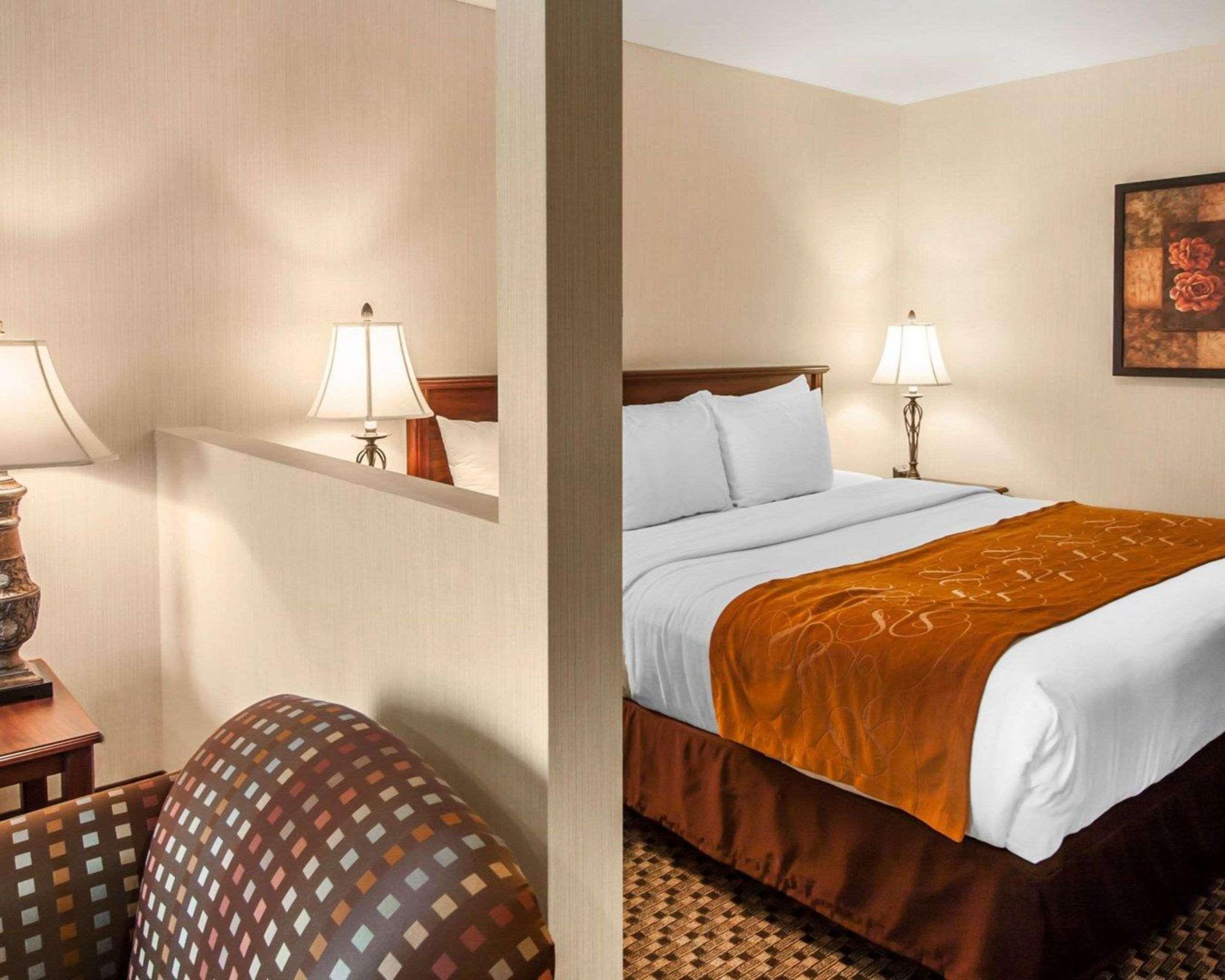 קורבליס Comfort Suites מראה חיצוני תמונה