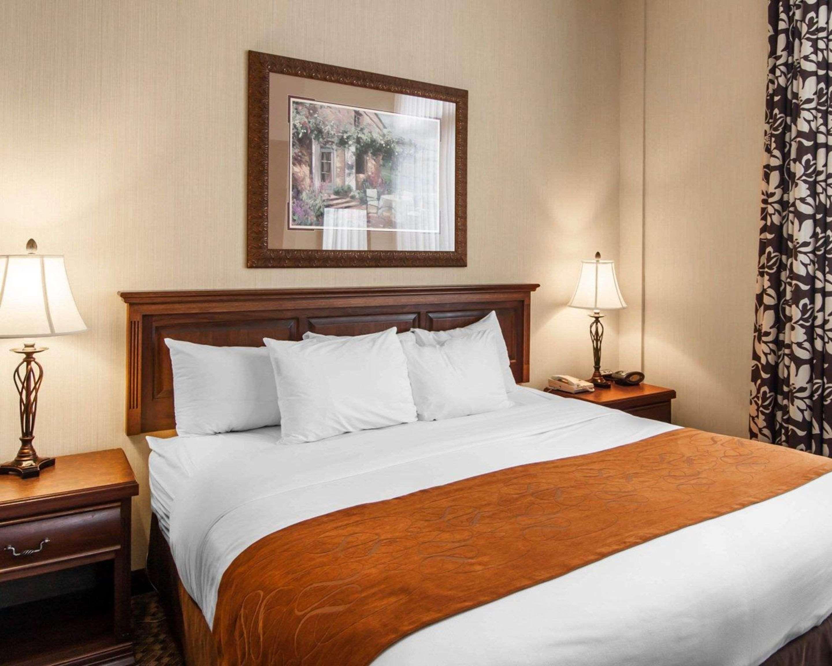 קורבליס Comfort Suites מראה חיצוני תמונה