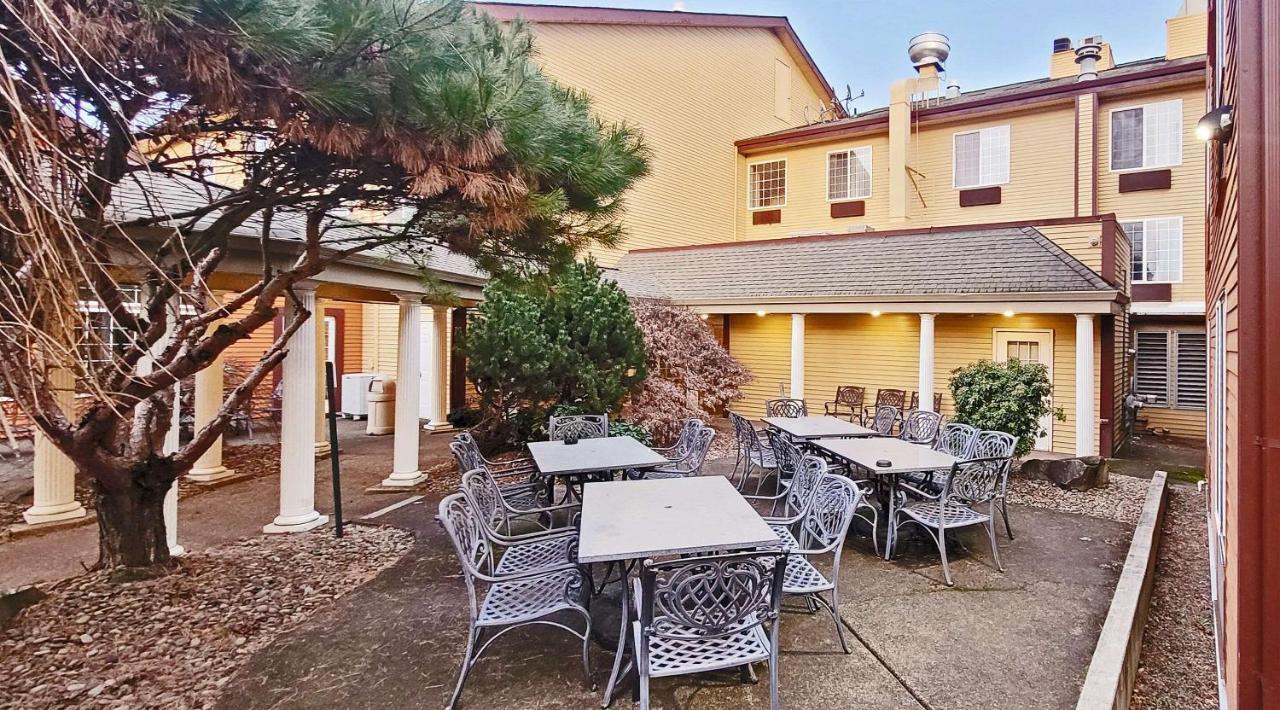 קורבליס Comfort Suites מראה חיצוני תמונה