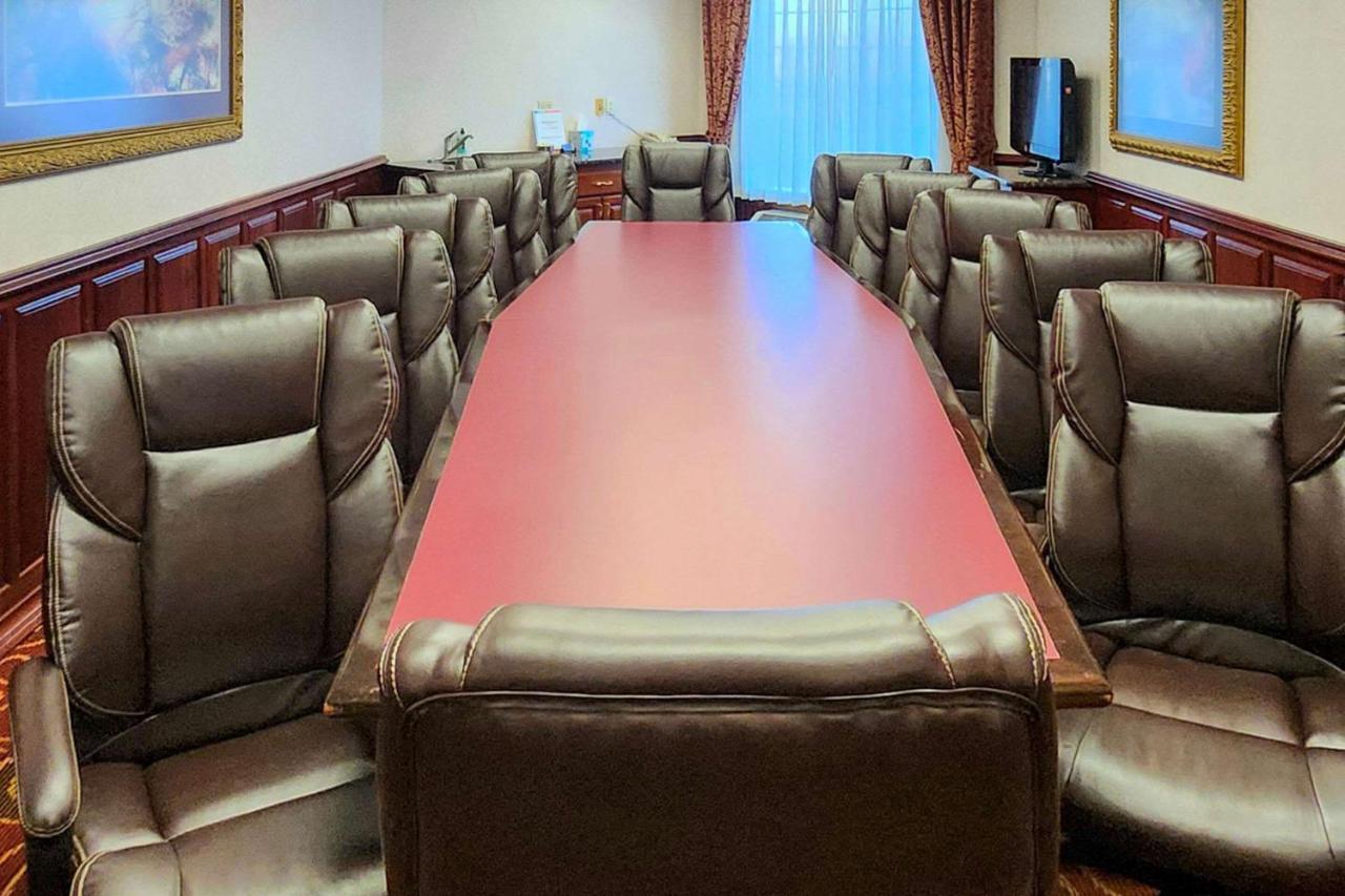 קורבליס Comfort Suites מראה חיצוני תמונה