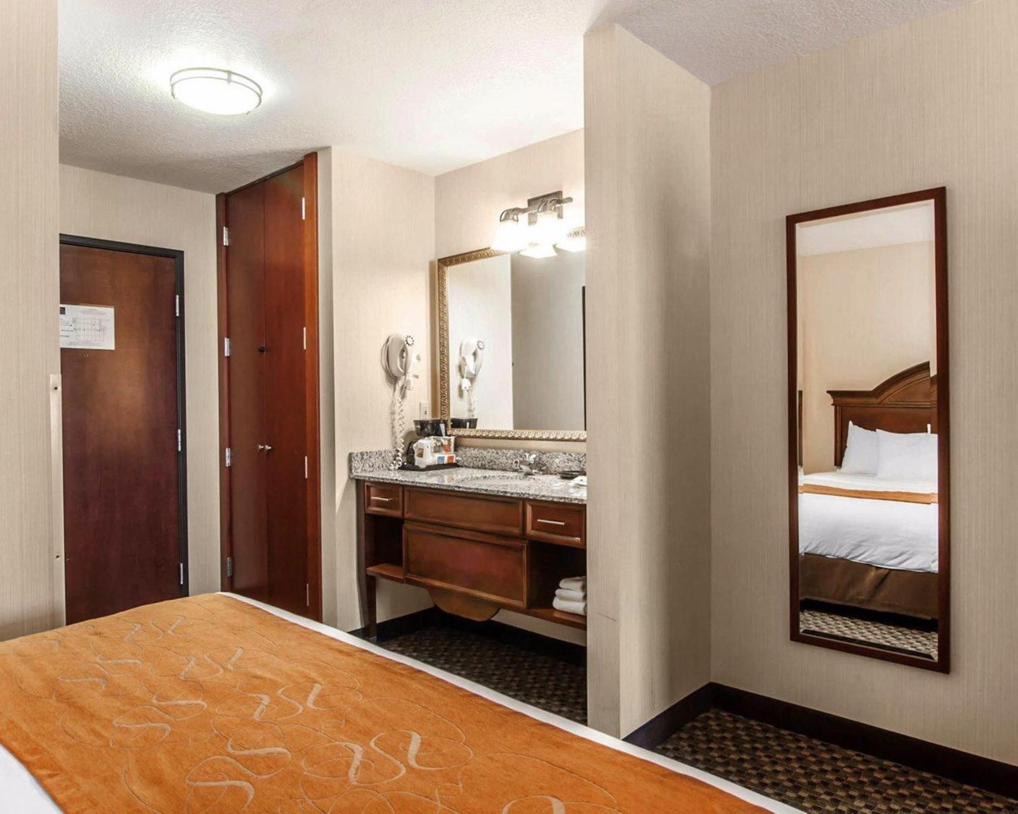 קורבליס Comfort Suites חדר תמונה